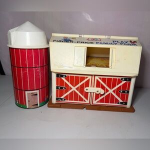 VINTAGE Fisher Price Little People Play Family Farm Barn & Silo.